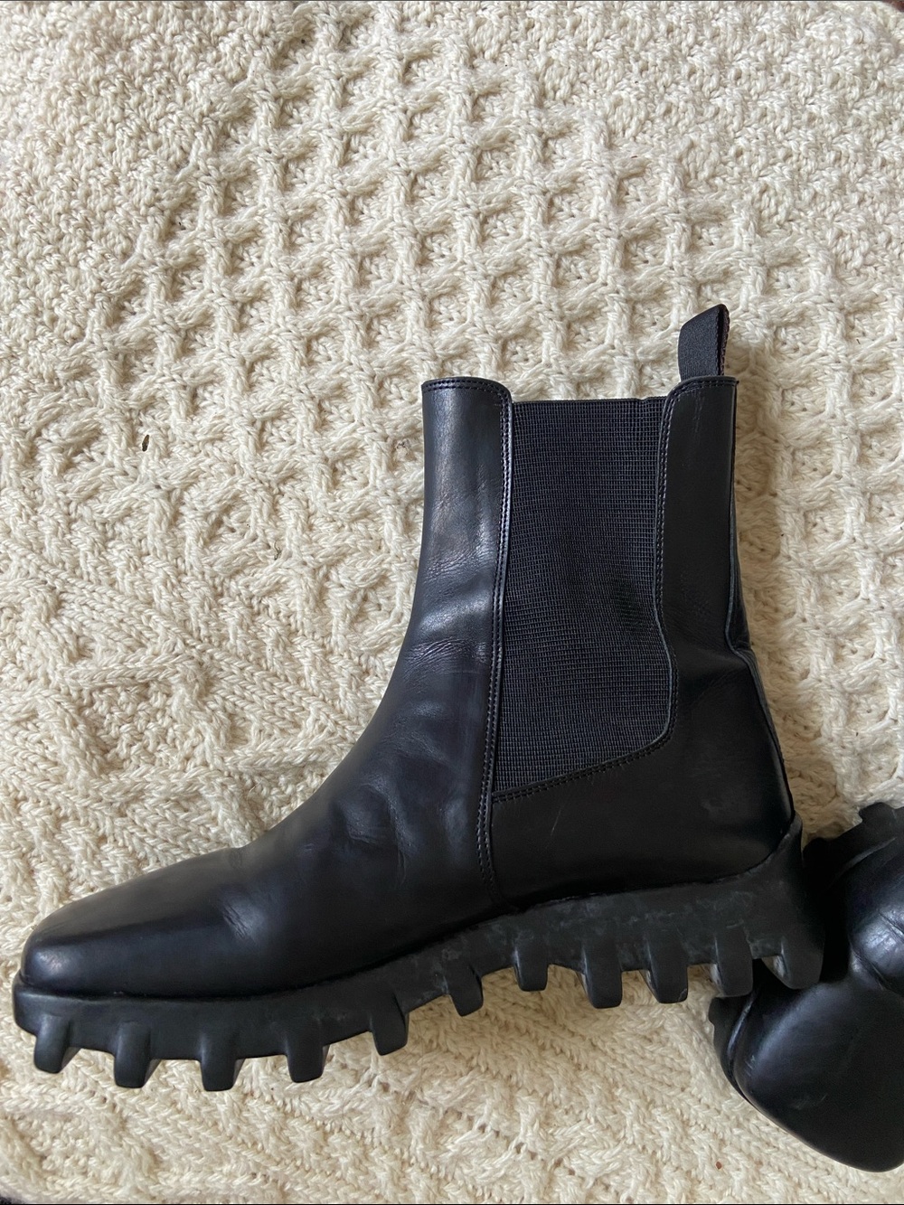 Donald J. Pliner Black Leather Lug-Sole Chelsea Boots 7.5 - Picture 15 of 16